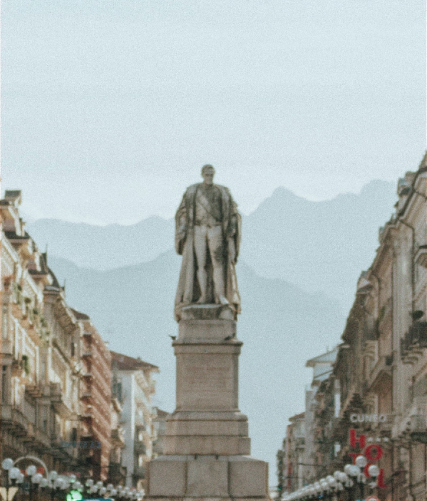 Monumento a Giuseppe Barbaroux a Cuneo